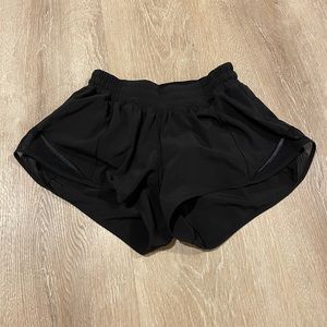 Lululemon Hotty Hots 2.5 size 6
